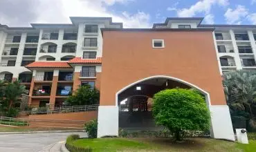 Banco vende PH EMBASSY CLUB, Clayton , 1H, Panamá, 25433