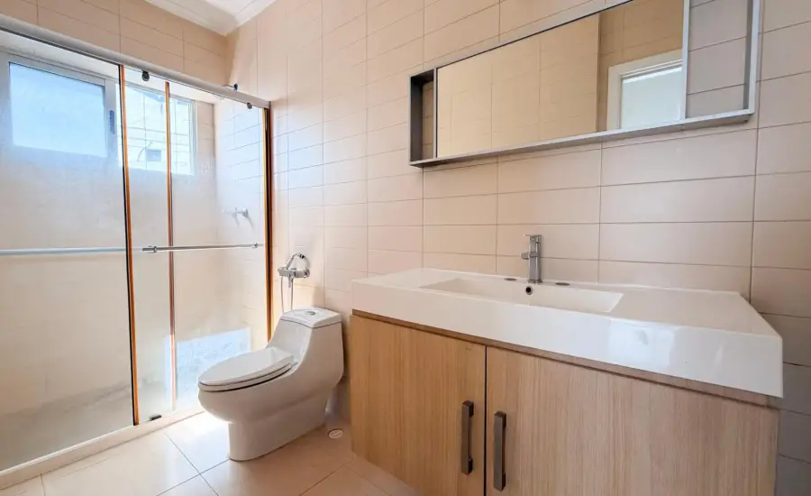 PISO ALTO EN AV BALBOA - WATERS 68D - 122 M2 , AVENIDA BALBOA, Panamá, 25720