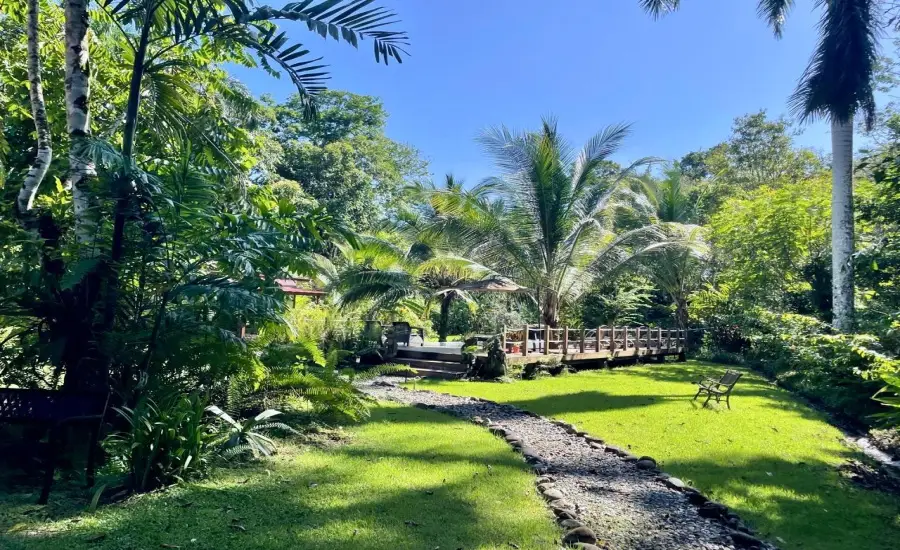 Hermosa Casa Tropical con Cabana para Huespedes y Piscina. , BIG CREEK, ISLA COLON, BOCAS DEL TORO, Bocas del Toro, 26085