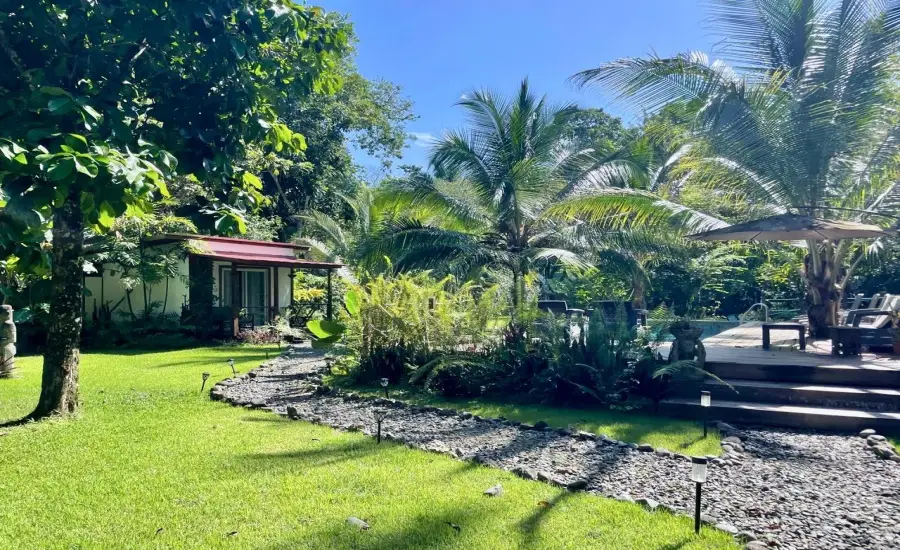 Hermosa Casa Tropical con Cabana para Huespedes y Piscina. , BIG CREEK, ISLA COLON, BOCAS DEL TORO, Bocas del Toro, 26085