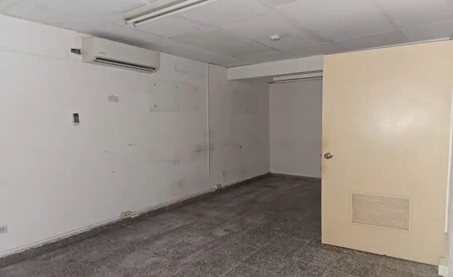 Banco vende local comercial en Torre Comosa, Obarrio , OBARRIO, Panamá, 24713