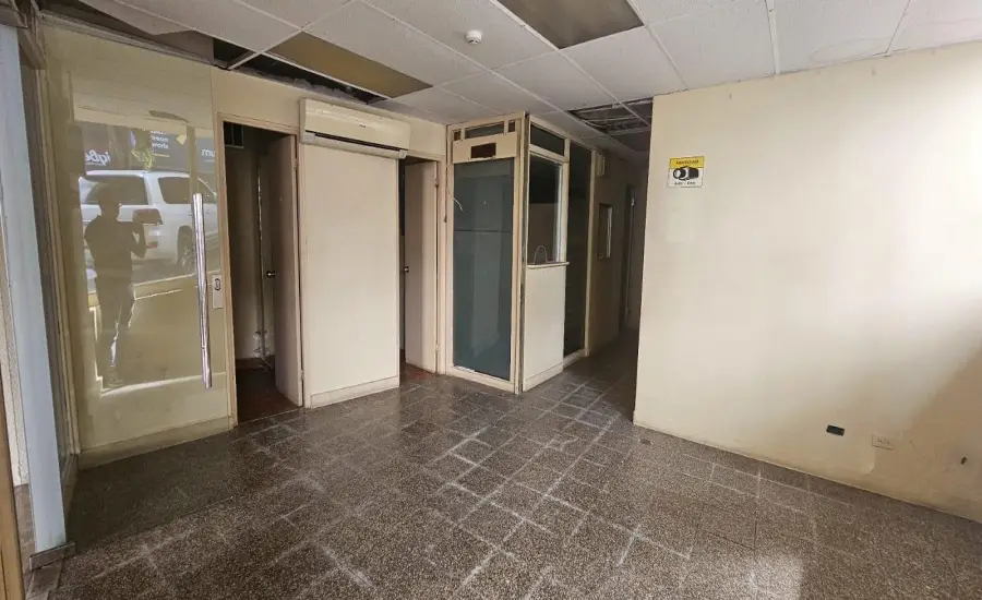 Banco vende local comercial en Torre Comosa, Obarrio , OBARRIO, Panamá, 24713