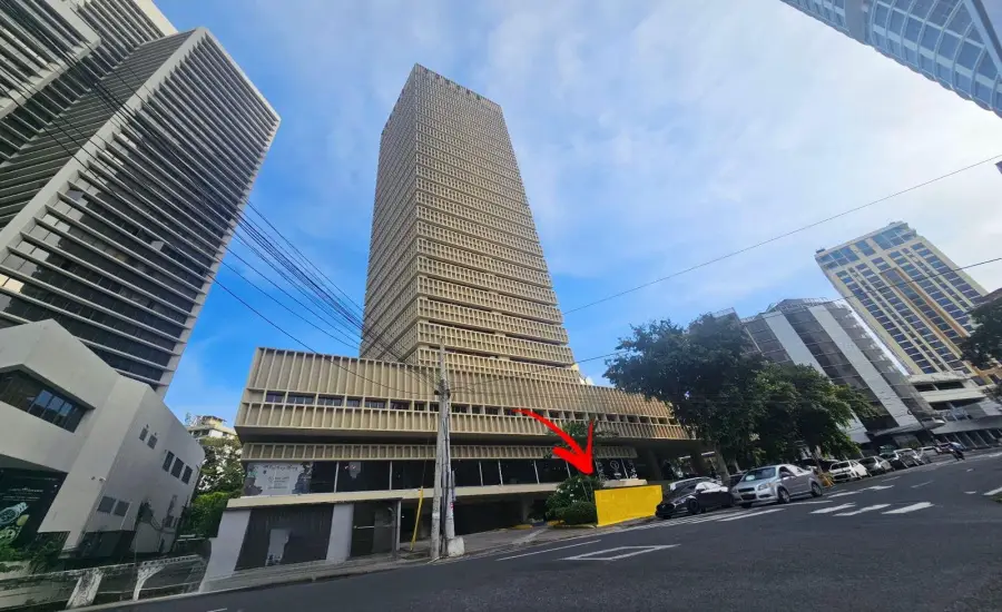 Banco vende local comercial en Torre Comosa, Obarrio , OBARRIO, Panamá, 24713