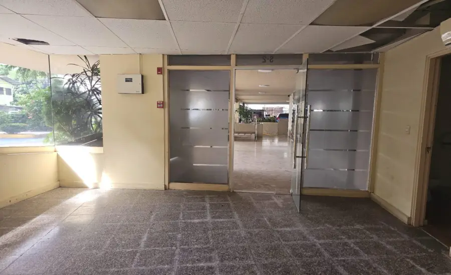 Banco vende local comercial en Torre Comosa, Obarrio , OBARRIO, Panamá, 24713