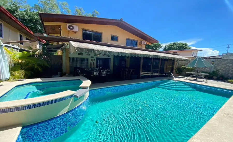 Hogar Familiar con Piscina y Jacuzzi. &iexcl;Solo Trae tus Maletas! , URBANIZACION MIRAFLORES BETANIA, Panamá, 26112